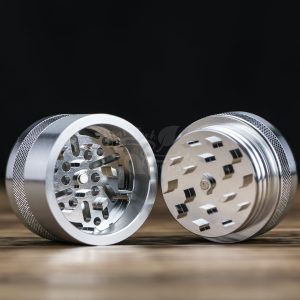 Alternative view of GR8TR® V2 3.8cm Grinder